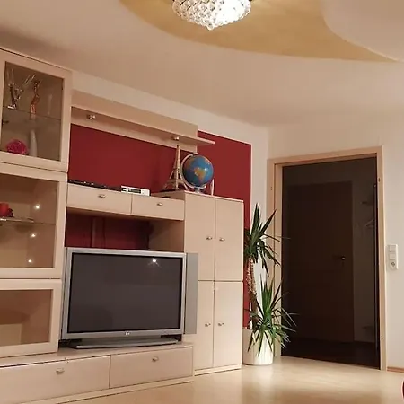Geräumige 2-zimmerwohnung In Ruhiger Lage Apartment *