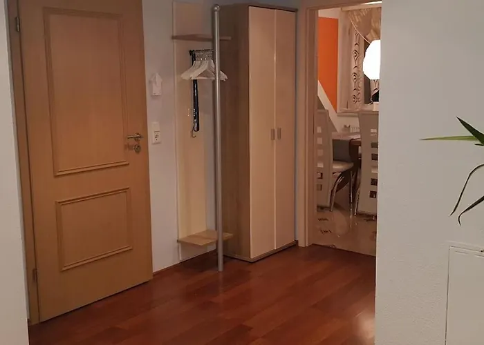 Geräumige 2-zimmerwohnung In Ruhiger Lage Apartment